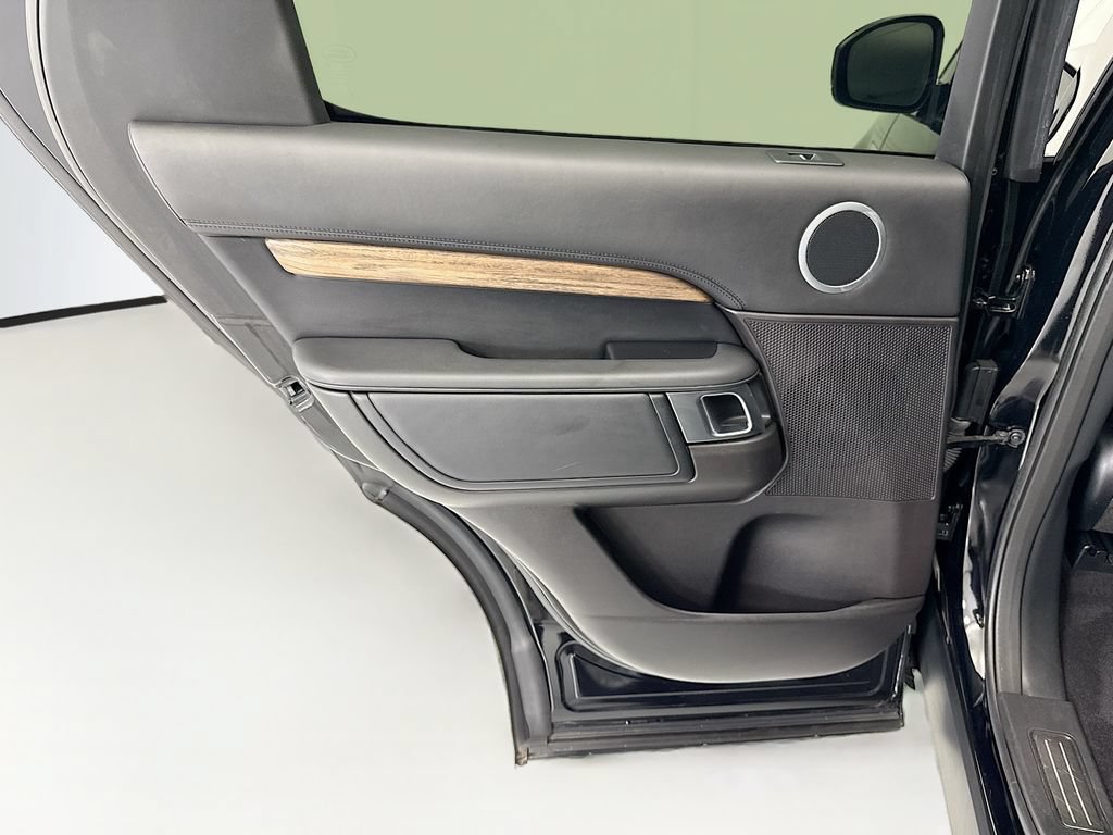 Used 2018 Land Rover Discovery HSE Luxury AWD/4WD image 24