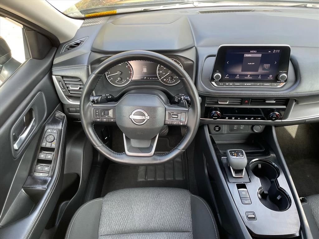 Used 2025 Nissan Rogue SV image 5