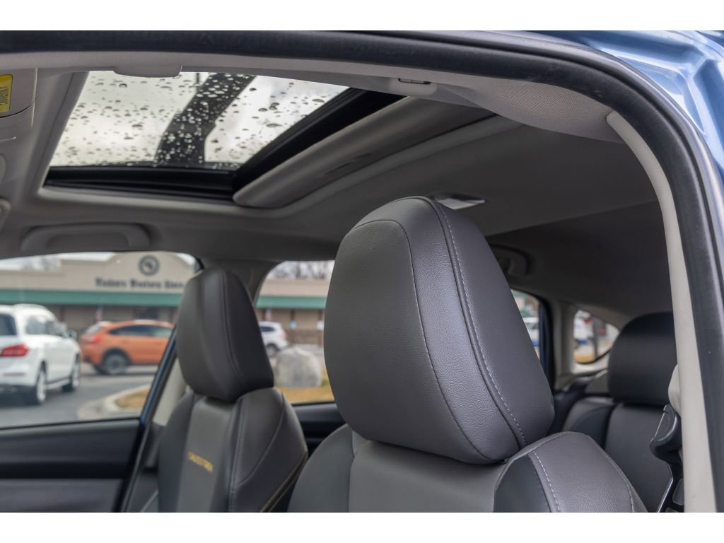 Used 2022 Subaru Crosstrek 2.5i Sport w/ Moonroof Package image 17