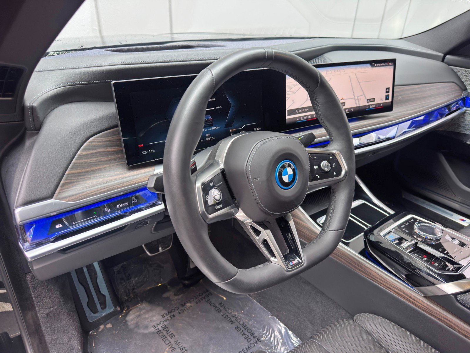 Used 2023 BMW i7 xDrive60 w/ Executive Package 2 AWD/4WD image 15