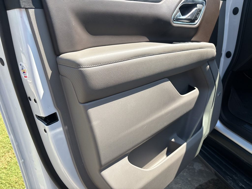 Used 2021 GMC Yukon XL SLT w/ SLT Premium Package RWD image 17