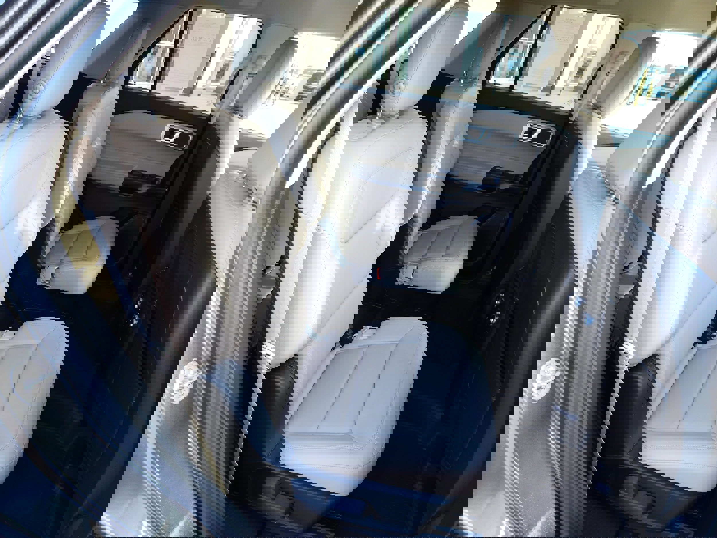 Used 2020 Ford Explorer XLT w/ Equipment Group 202A image 11