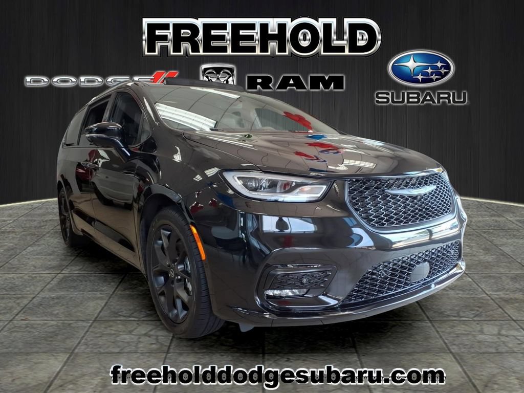 Certified 2025 Chrysler Pacifica Limited