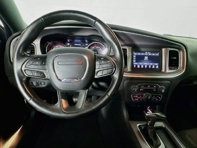 Used 2020 Dodge Charger SXT RWD image 10