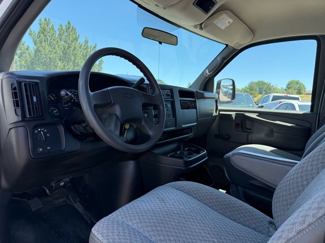 Used 2007 Chevrolet Express 1500 Passenger RWD image 14
