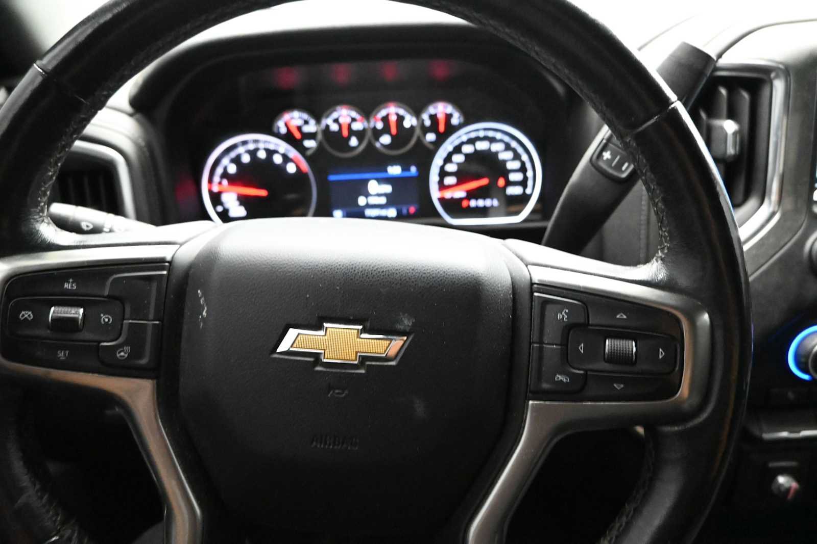 Used 2021 Chevrolet Silverado 1500 LT AWD/4WD image 28