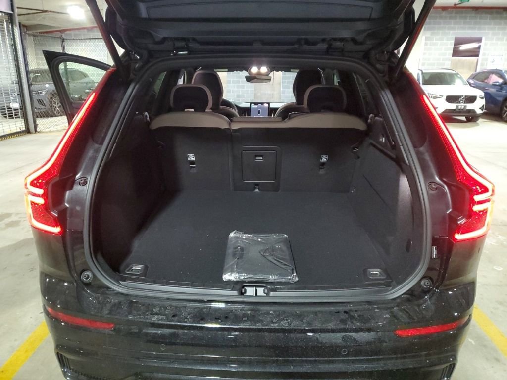 Certified 2026 Volvo XC60 B5 Core image 43