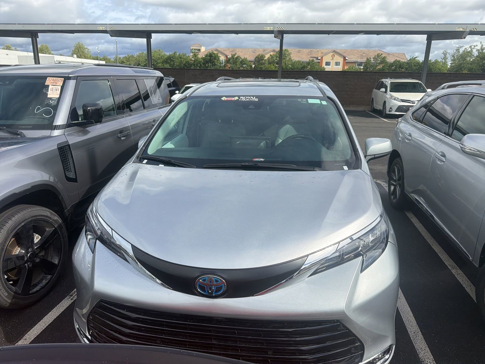 Used 2025 Toyota Sienna XLE image 2