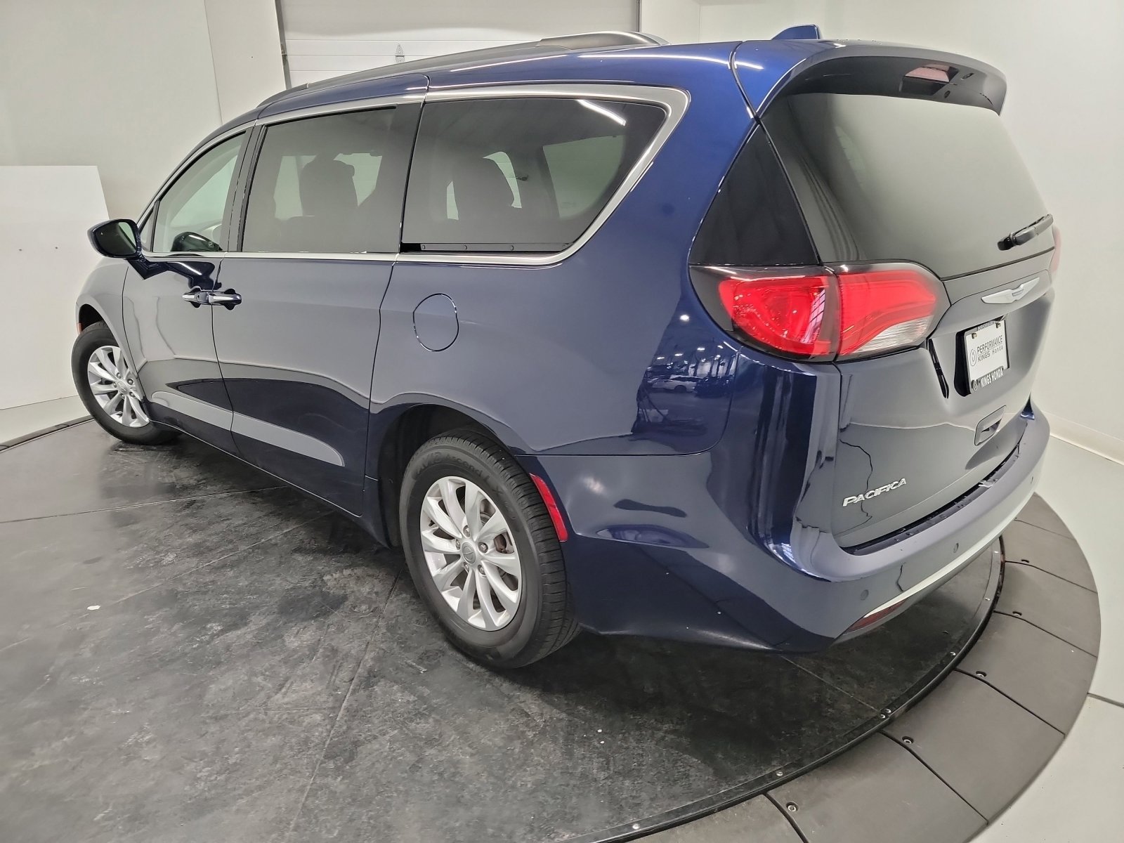 Used 2018 Chrysler Pacifica Touring Plus image 6