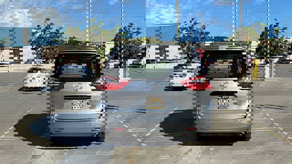 Used 2016 Toyota Sienna LE image 6