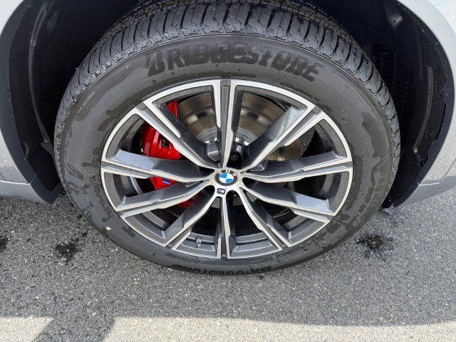 New 2026 BMW X5 xDrive40i w/ M Sport Package AWD/4WD image 16