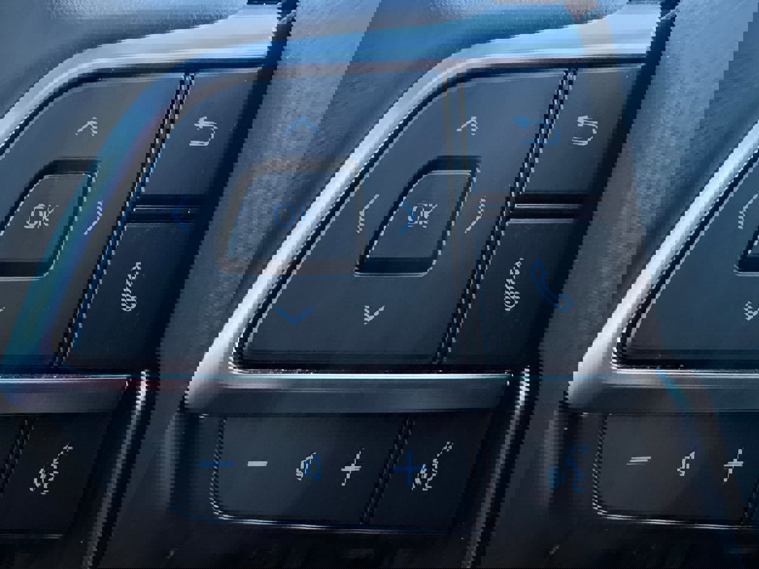 Used 2020 Toyota Highlander LE image 21