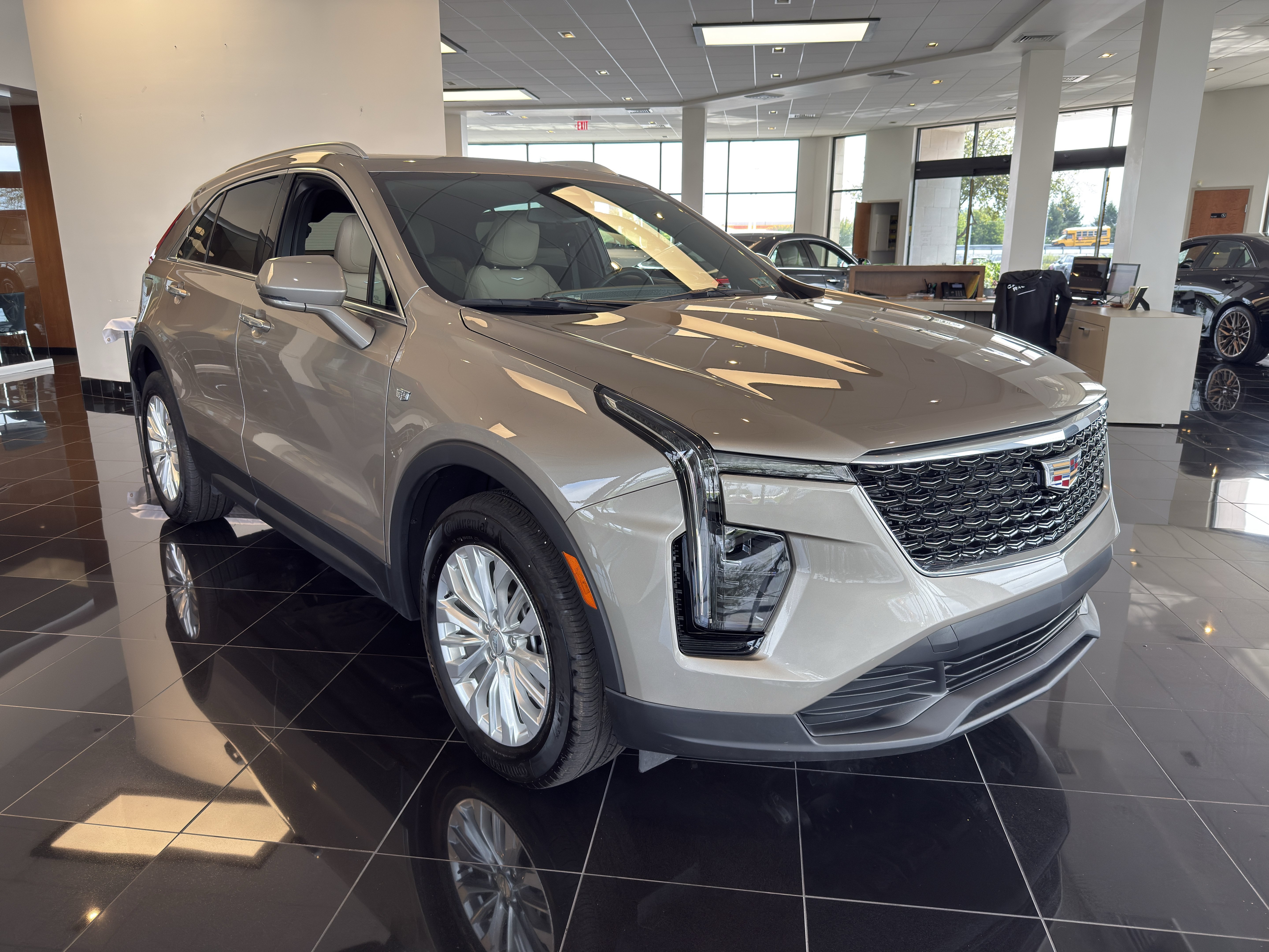 Certified 2024 Cadillac XT4 Luxury w/ Cold Weather Package AWD/4WD image 7