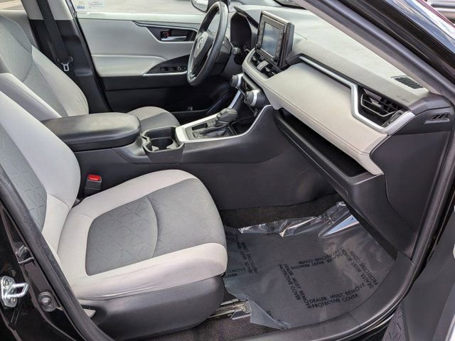 Used 2021 Toyota RAV4 XLE FWD image 5