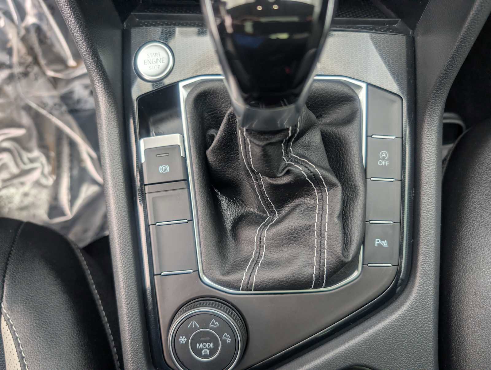 Certified 2025 Volkswagen Taos SEL w/ Taos Adventure Package image 17