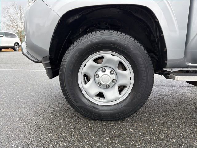 Used 2018 Toyota Tacoma SR w/ SR Convenience Package image 24