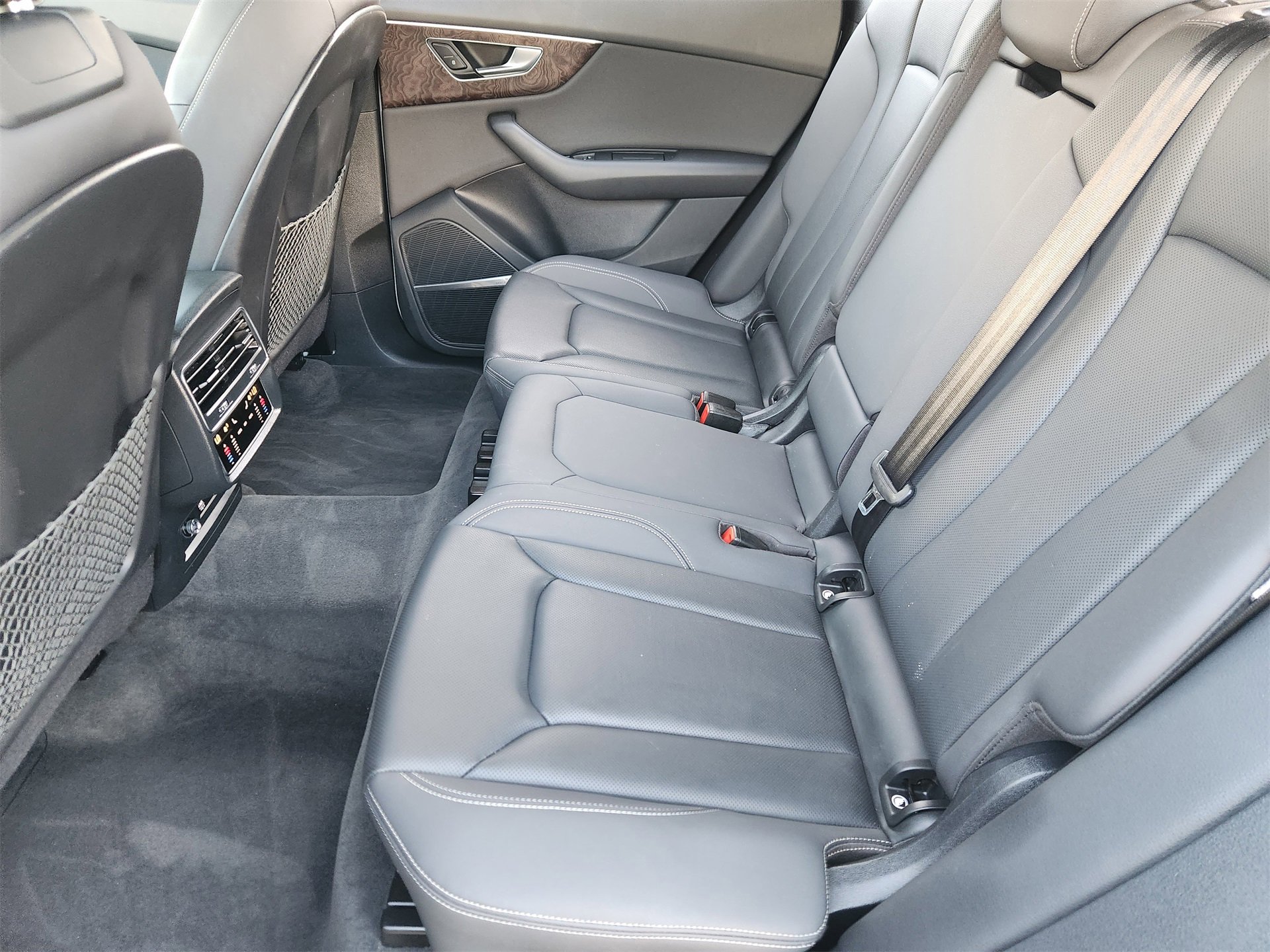 Used 2020 Audi Q8 Prestige w/ Prestige Package image 31