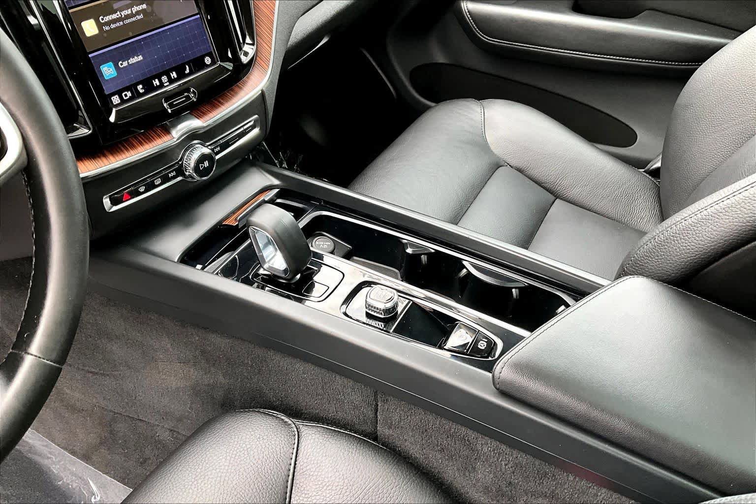 Certified 2023 Volvo XC60 B5 Plus w/ Climate Package image 16