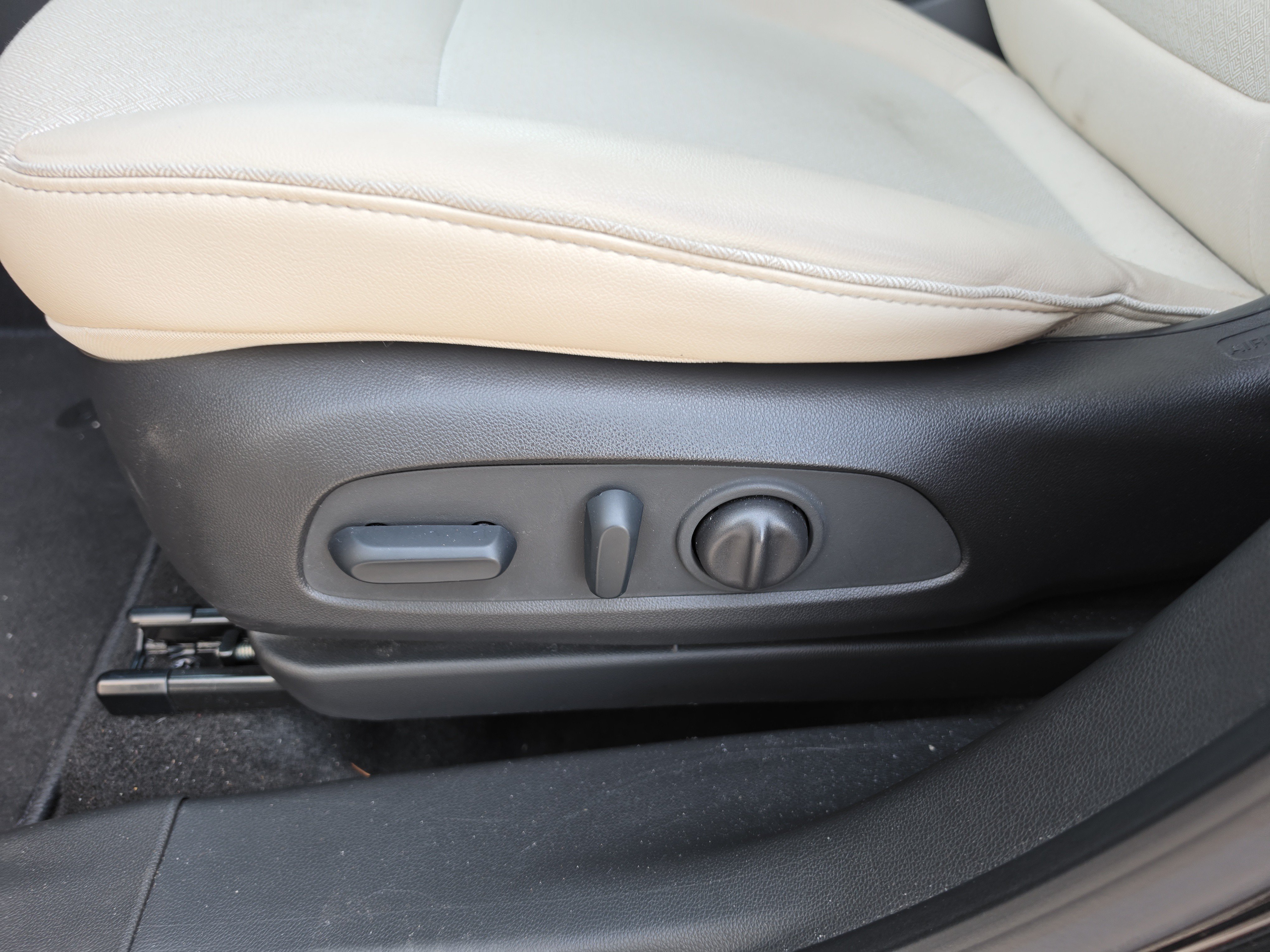 Certified 2023 Buick Encore GX Preferred w/ Cold Weather Comfort Package FWD image 16