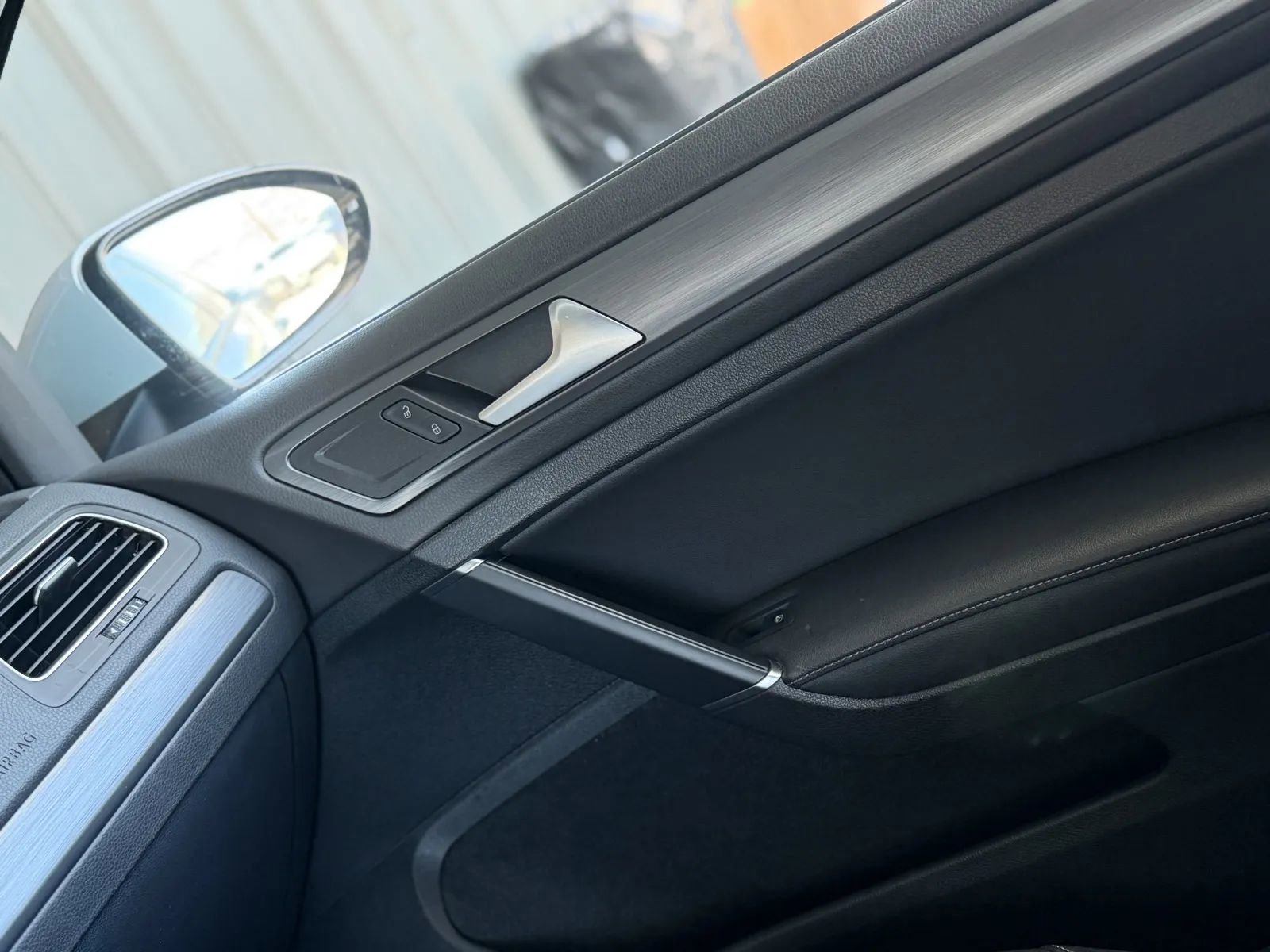 Used 2018 Volkswagen Golf SE image 33