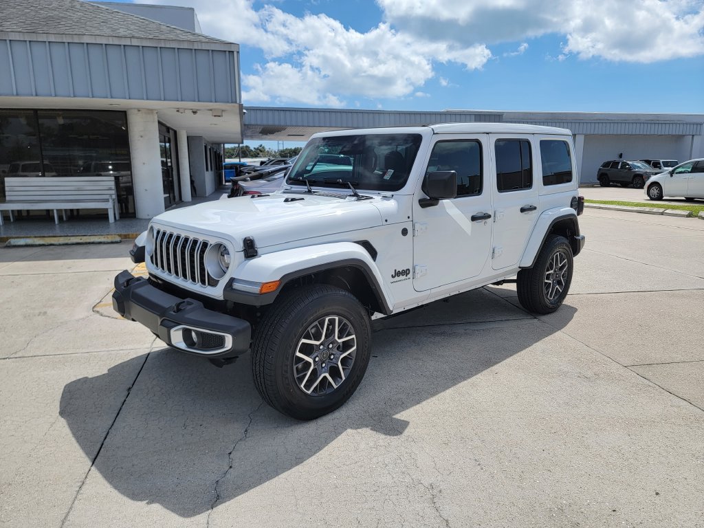 Used 2026 Jeep Wrangler Unlimited Sahara AWD/4WD image 1