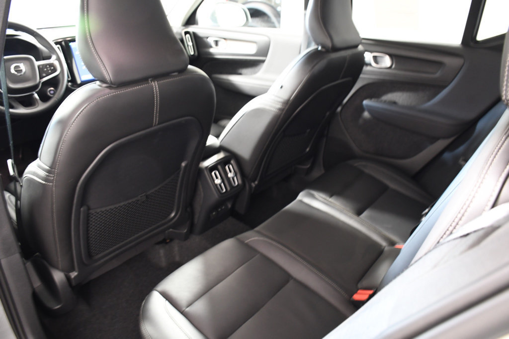Used 2025 Volvo XC40 B5 Plus AWD/4WD image 27