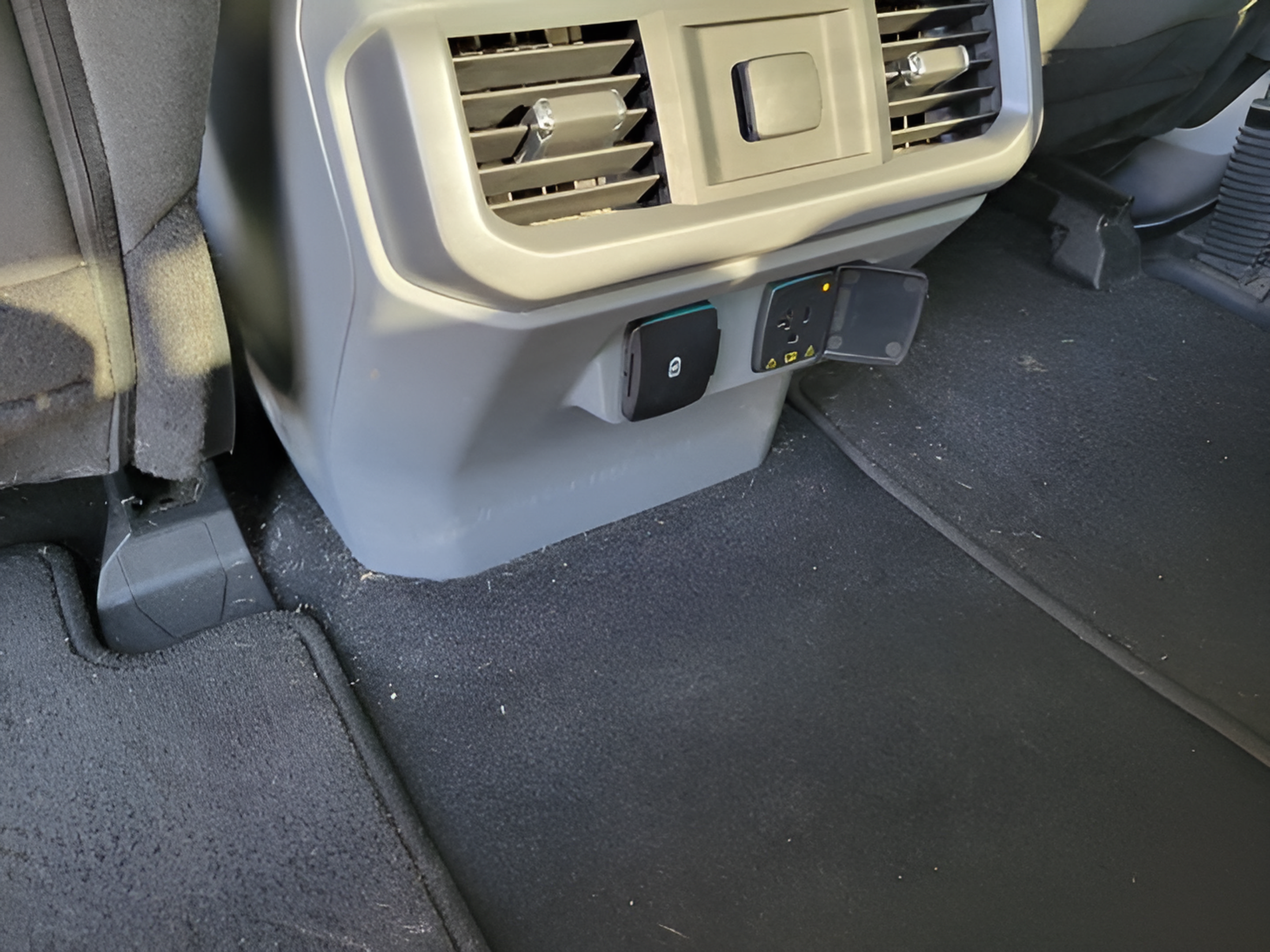 Used 2023 Ford F150 Lightning XLT AWD/4WD image 12