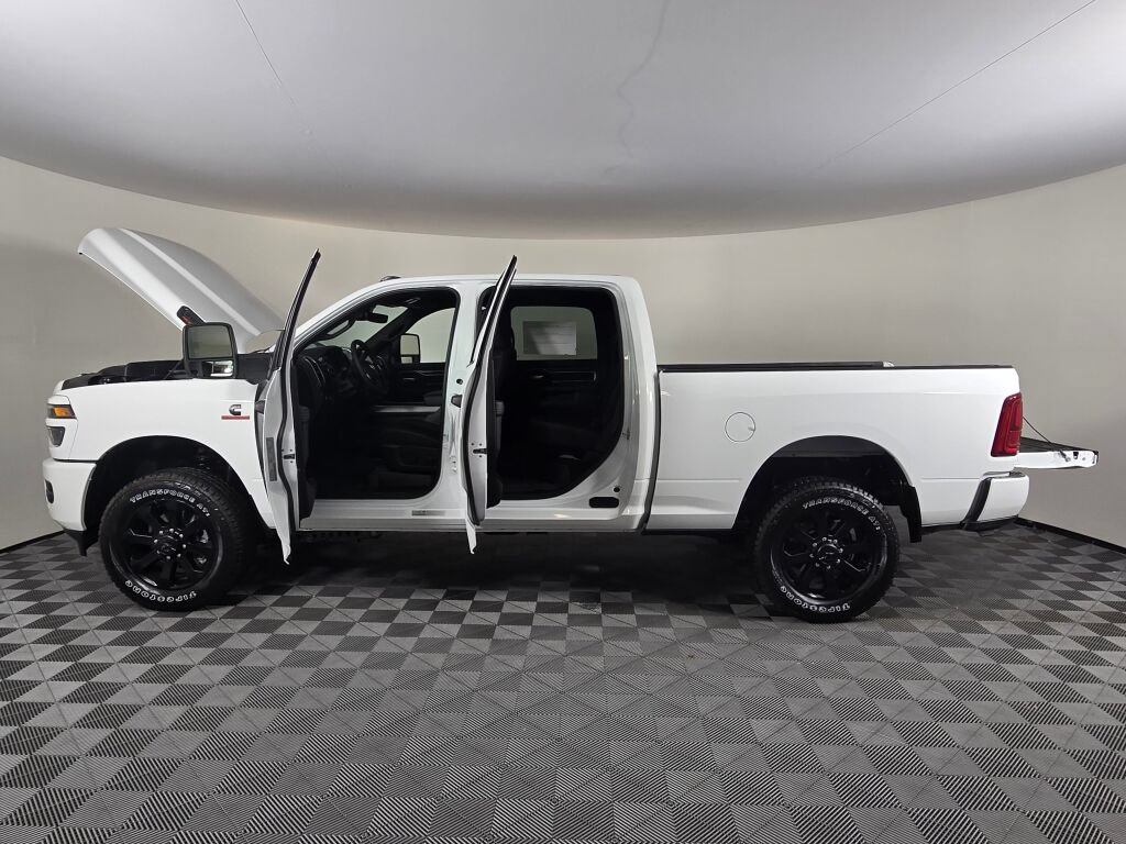 New 2026 RAM 3500 Big Horn AWD/4WD image 15
