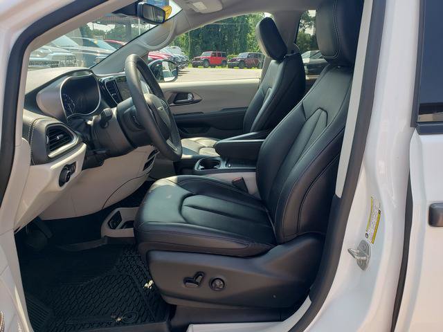 Used 2024 Chrysler Pacifica Touring-L w/ Road Tripper Package AWD/4WD image 10