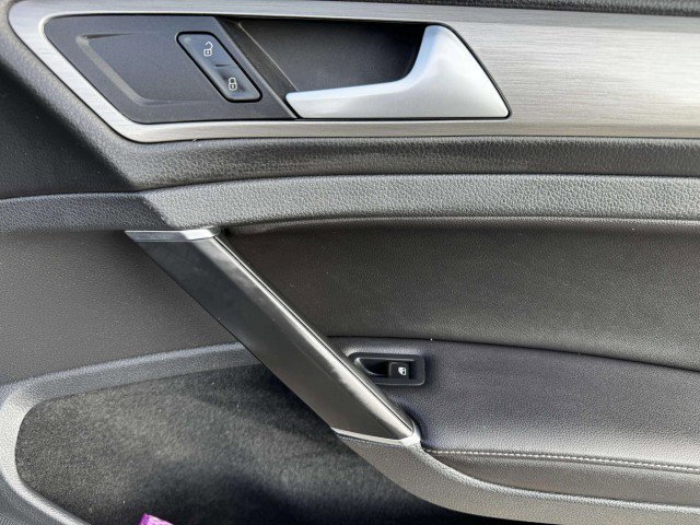 Used 2017 Volkswagen Golf SE image 46