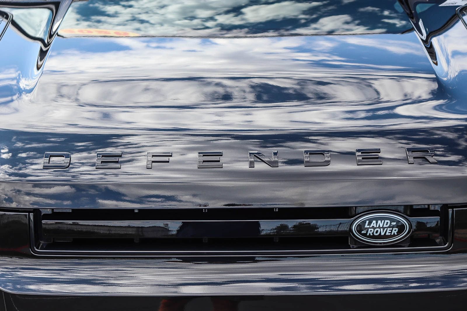 Used 2026 Land Rover Defender 110 X-Dynamic SE AWD/4WD image 13