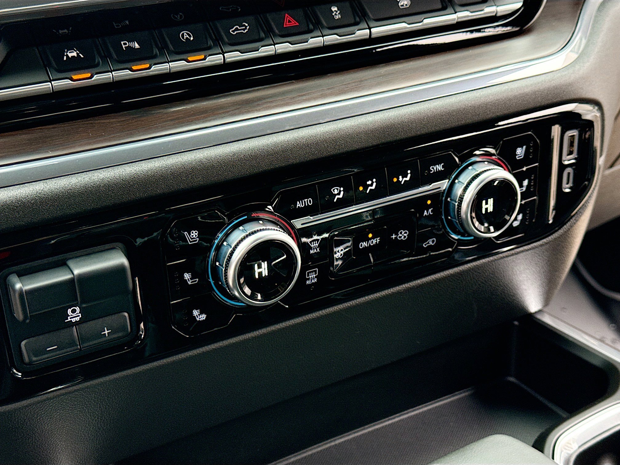 Used 2024 GMC Sierra 1500 SLT w/ SLT Premium Plus Package image 12