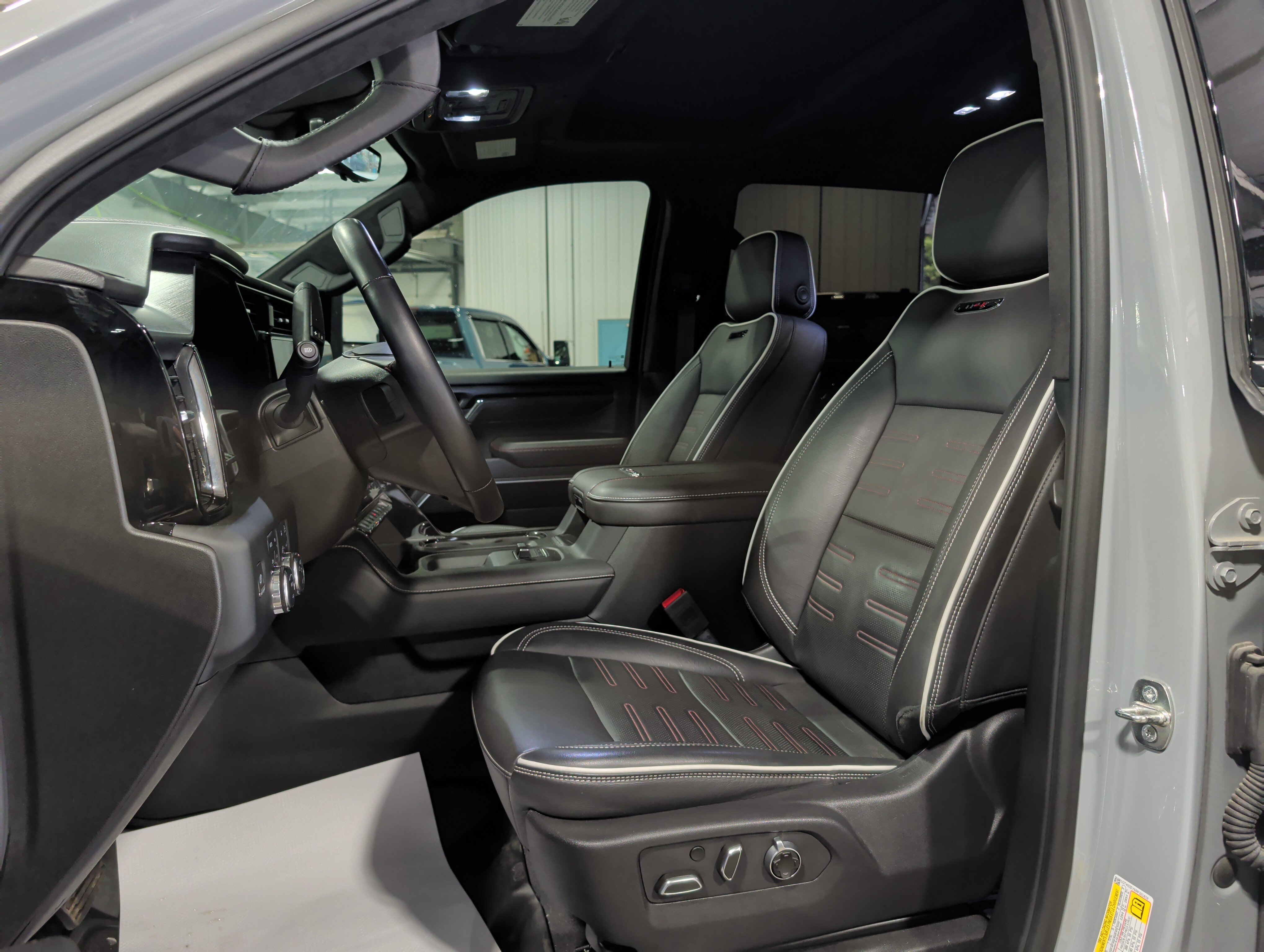 Used 2024 GMC Sierra 2500 AT4X AWD/4WD image 10