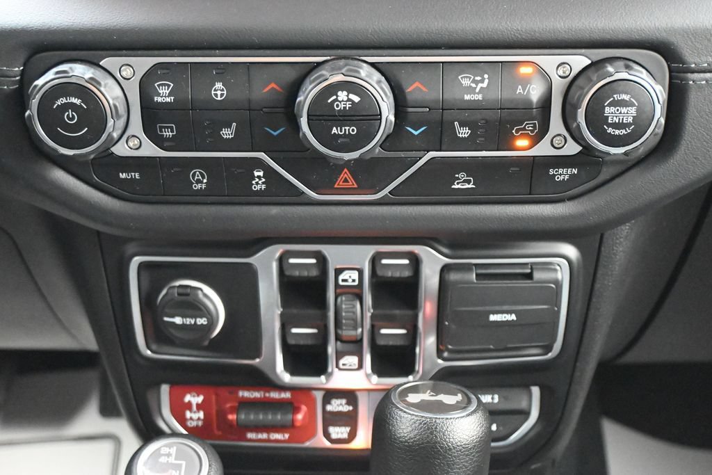 Used 2024 Jeep Wrangler Unlimited Rubicon w/ Convenience Group AWD/4WD image 18