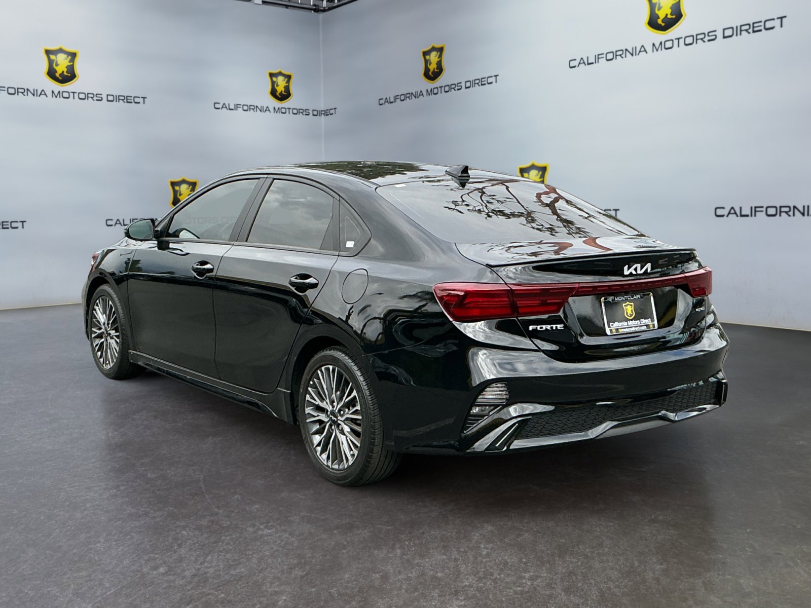 Used 2023 Kia Forte GT-Line w/ GT-Line Premium Package FWD image 3