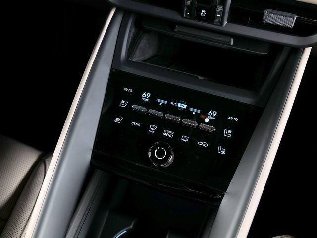 New 2026 Porsche Macan 4 Electric AWD/4WD image 16