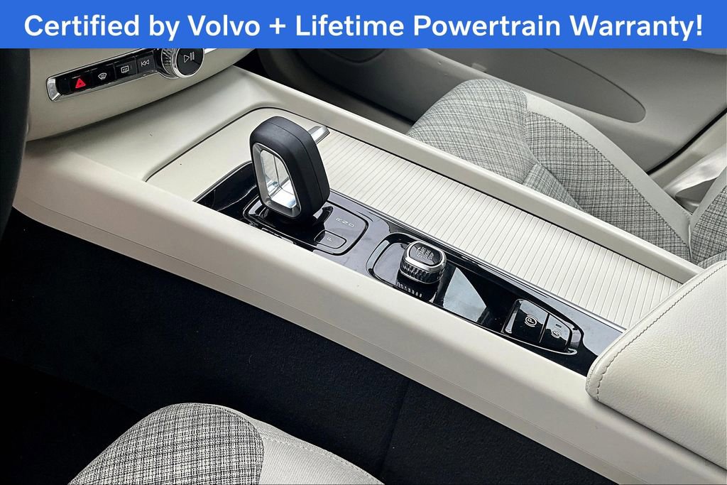 Used 2022 Volvo XC60 B5 Momentum image 18