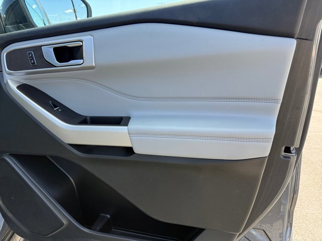 Used 2023 Ford Explorer XLT w/ Equipment Group 202A AWD/4WD image 31