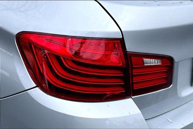 Used 2016 BMW 550i xDrive Sedan AWD/4WD image 31