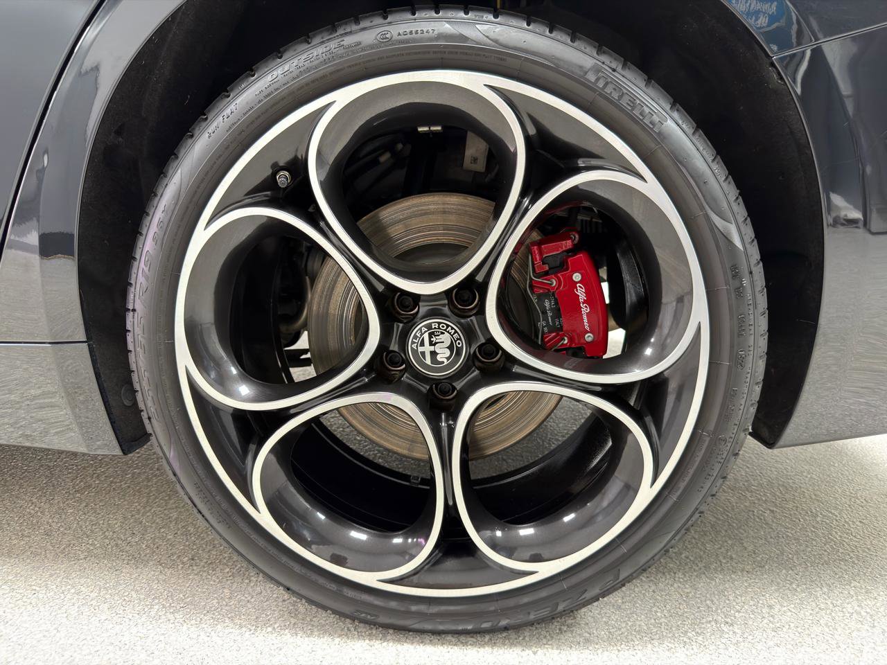Used 2024 Alfa Romeo Giulia Veloce AWD/4WD image 38