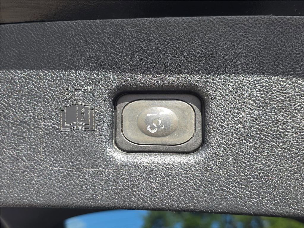 Used 2016 Lincoln MKX Reserve w/ Luxury Package image 32