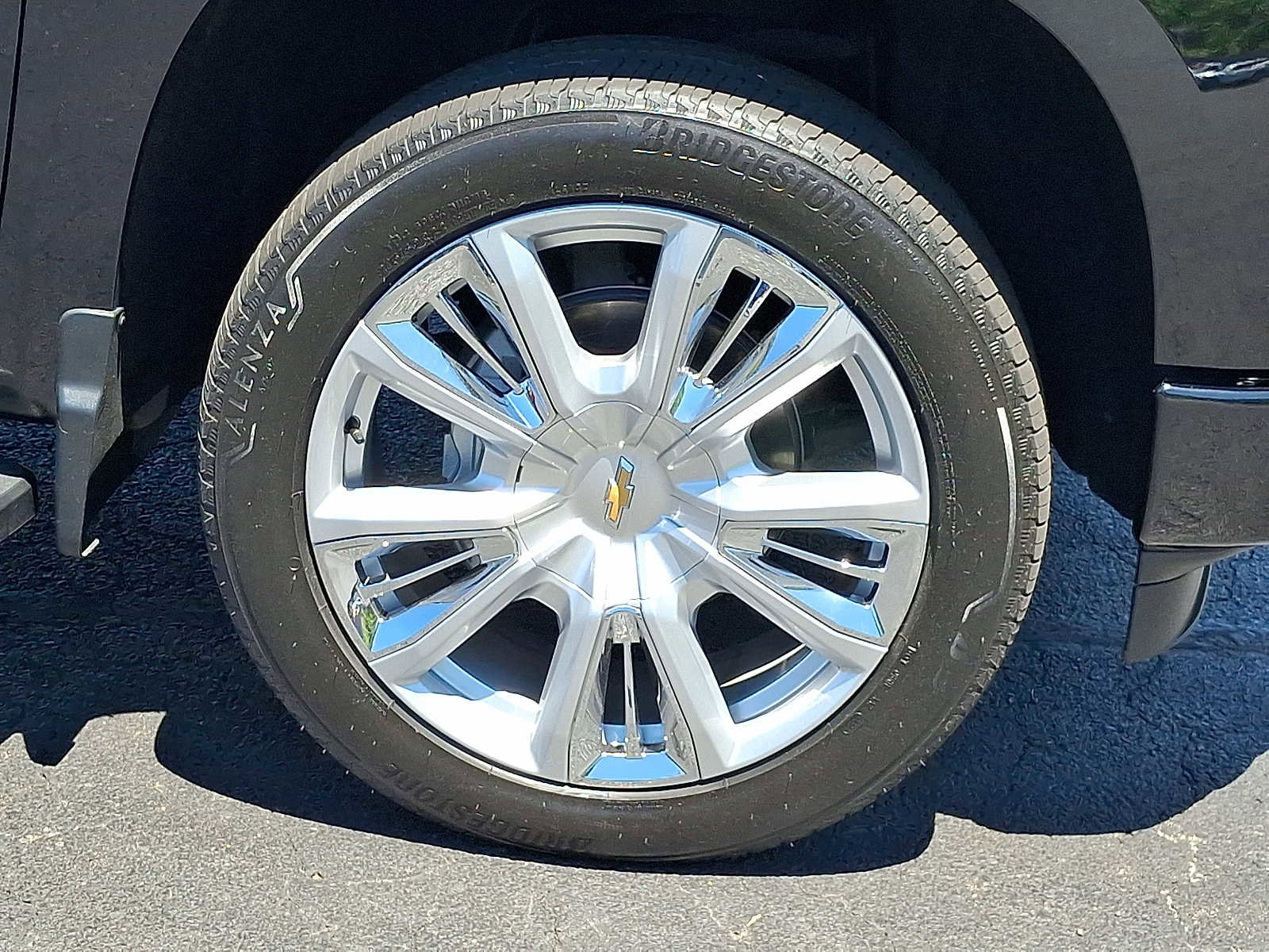 Used 2023 Chevrolet Silverado 1500 High Country w/ High Country Premium Package AWD/4WD image 8