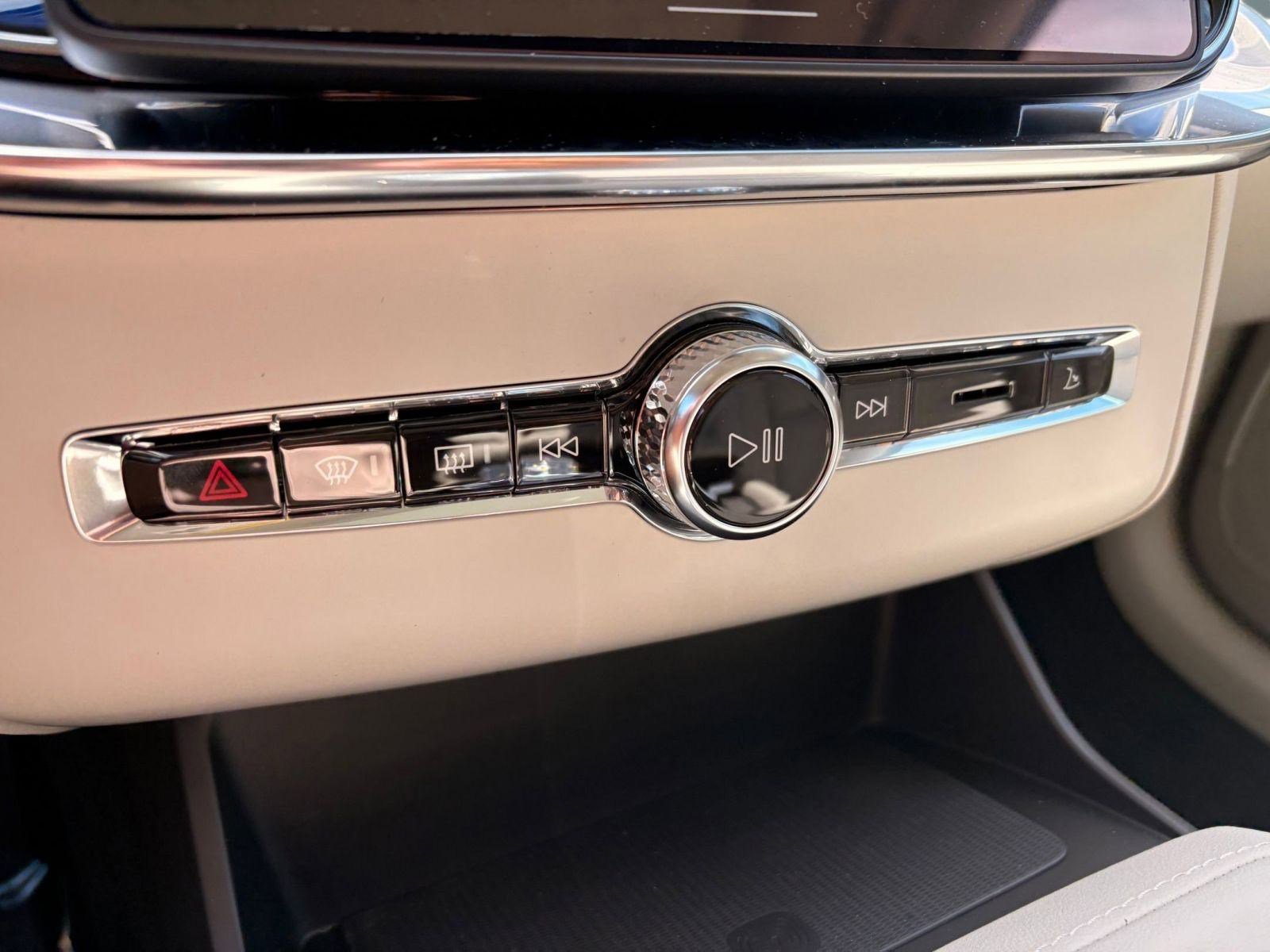 New 2026 Volvo XC90 B6 Ultra w/ Protection Package image 19