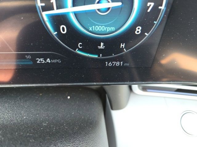 Used 2025 Hyundai Elantra Limited image 14