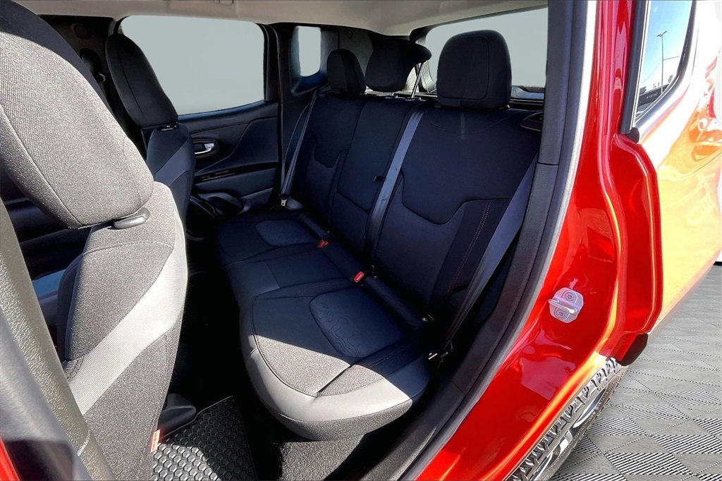 Used 2021 Jeep Renegade Trailhawk image 26