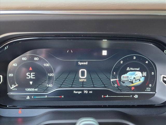 Used 2024 GMC Yukon Denali w/ Advanced Technology Package image 11
