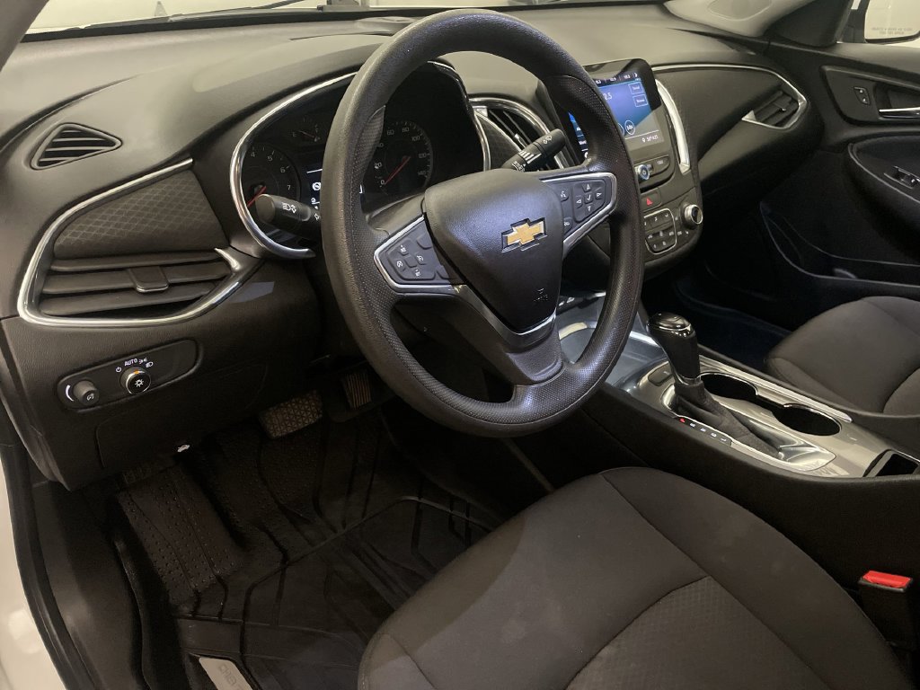 Used 2019 Chevrolet Malibu LT FWD image 4