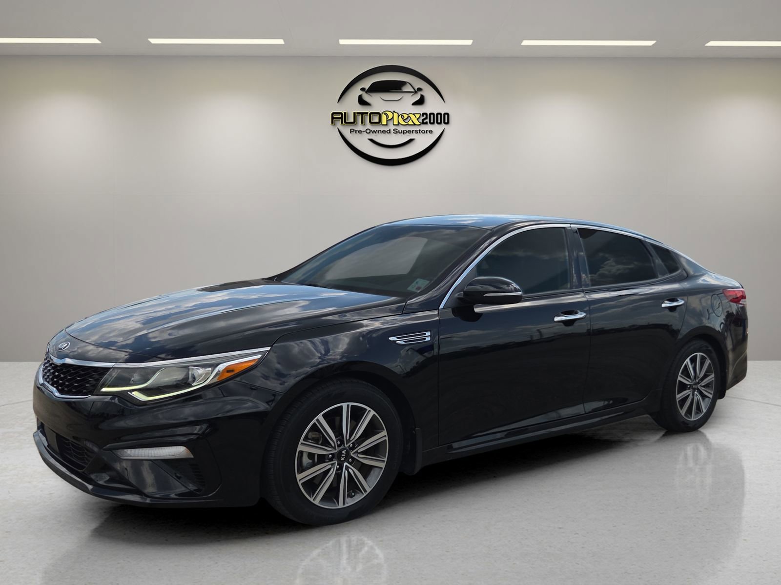 Used 2019 Kia Optima EX image 3