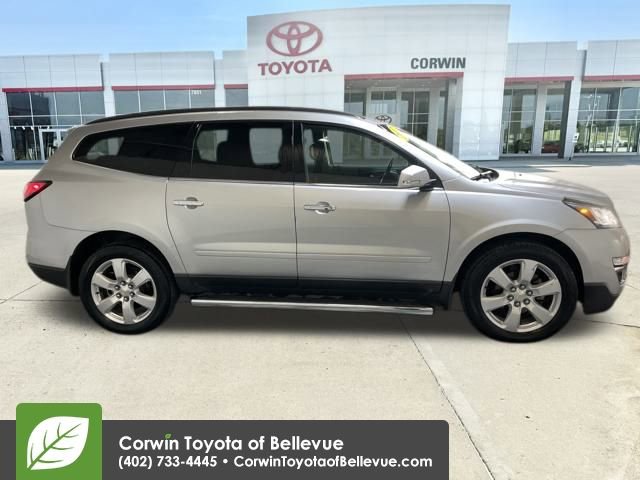 Used 2017 Chevrolet Traverse LT w/ Style and Technology Package image 6