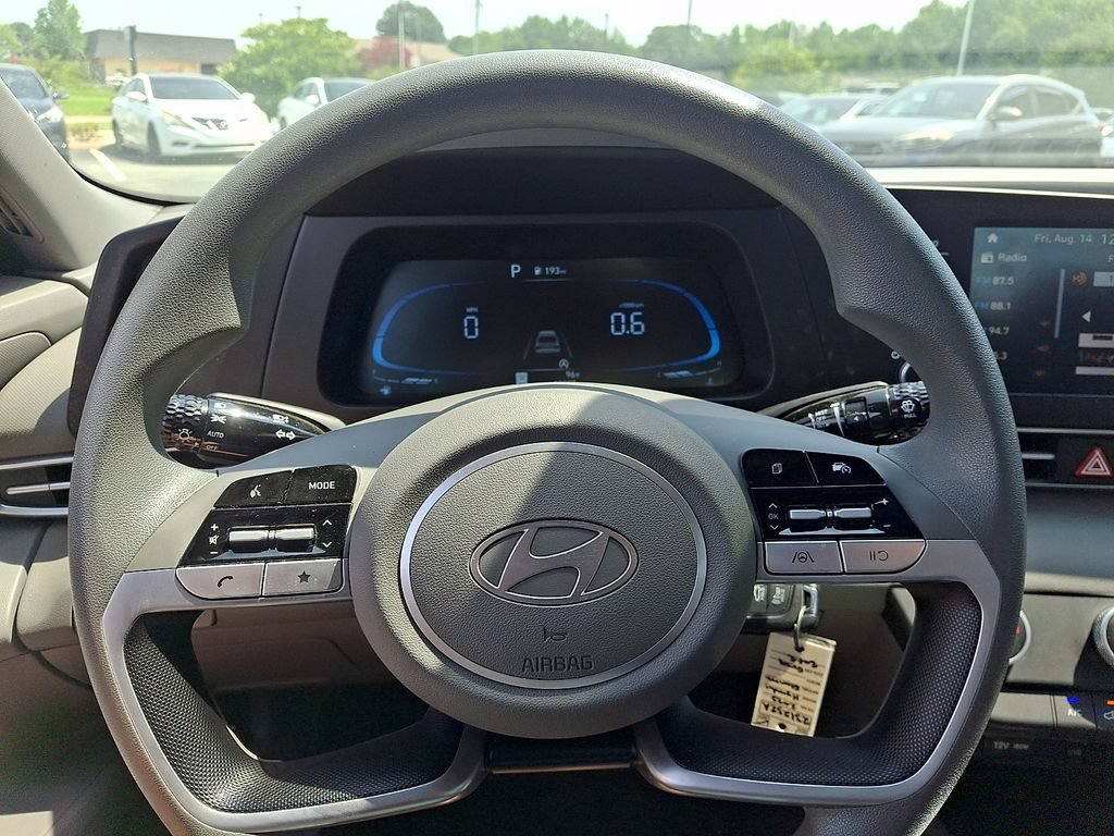 Used 2025 Hyundai Elantra SE FWD image 19